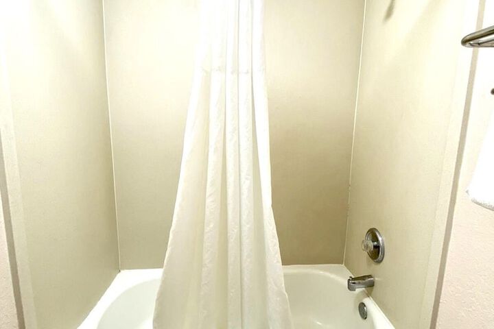 Room 7 of 13