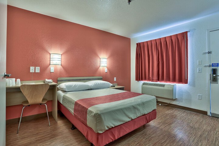 Room 35 of 51