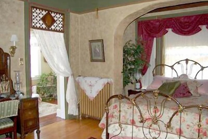 Room 8 of 8