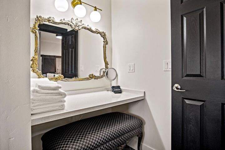 Bespoke Inn Flagstaff