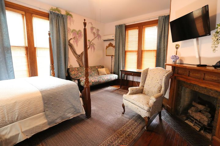 Room 159 of 206