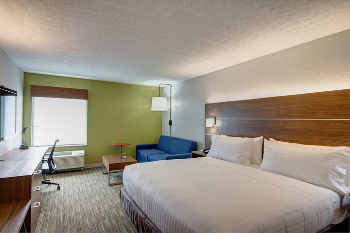Room 14 of 28