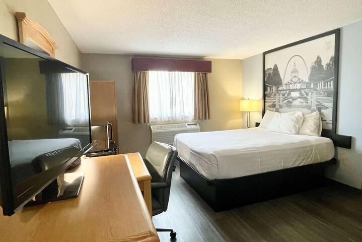 Room 8 of 14