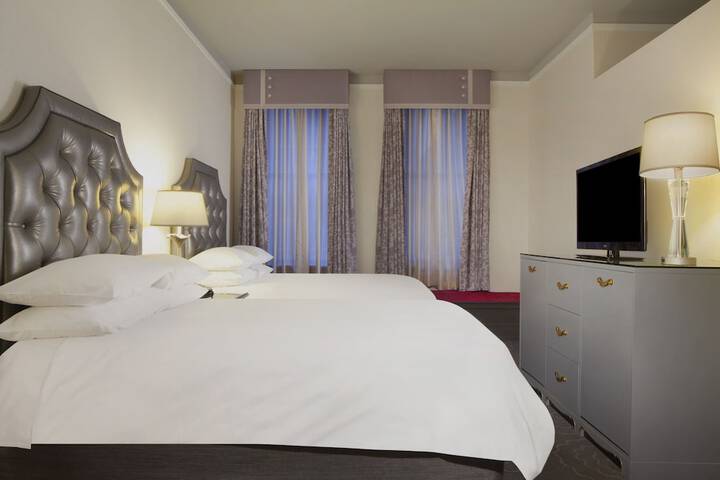Room 27 of 71