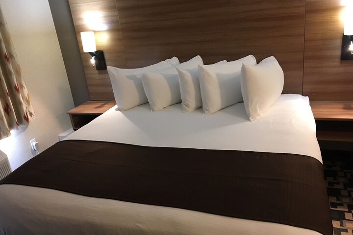 Room 52 of 80