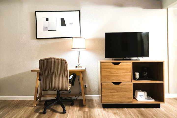 Room 10 of 22