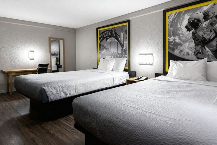 Super 8 by Wyndham Nacogdoches Near University
