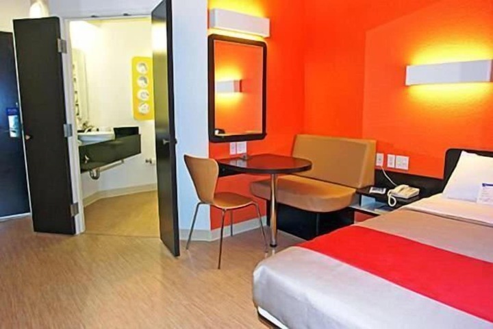 Room 9 of 28