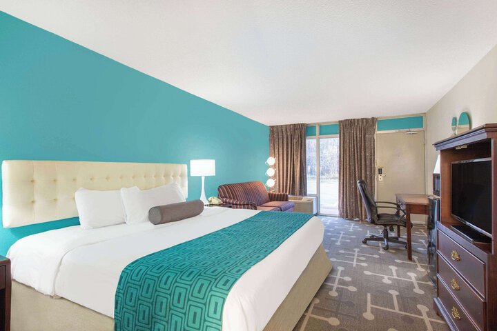 Room 10 of 19