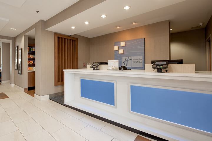 Holiday Inn Express & Suites Lenoir Cty by IHG