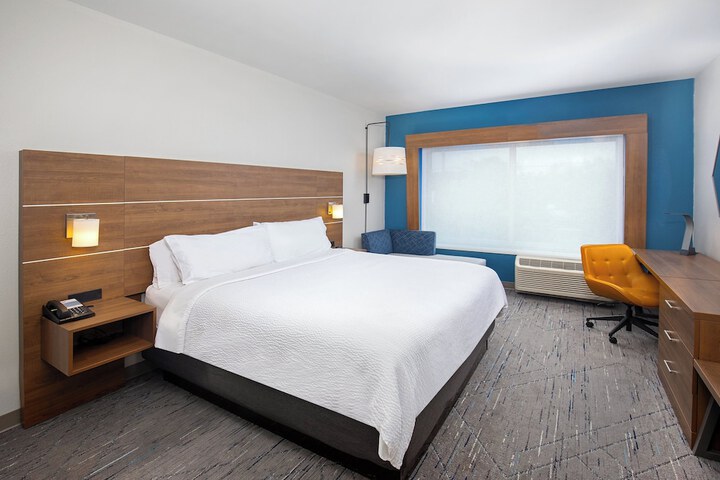 Holiday Inn Express & Suites Carrollton West by IHG