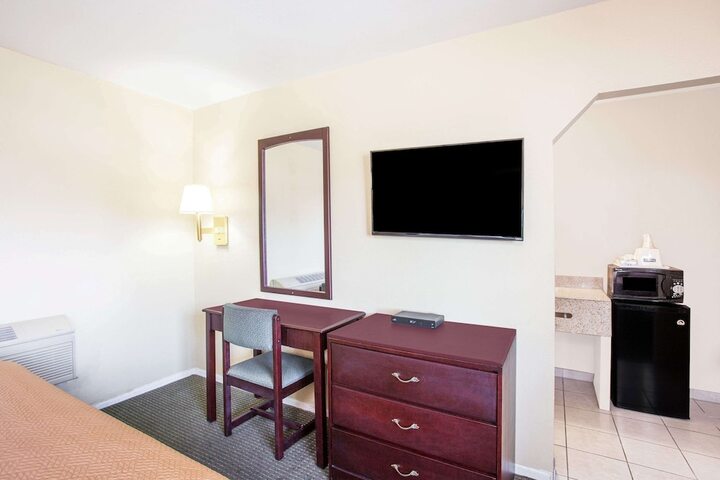 Room 13 of 24
