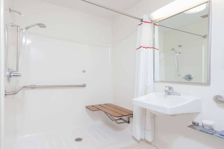 Room 12 of 27