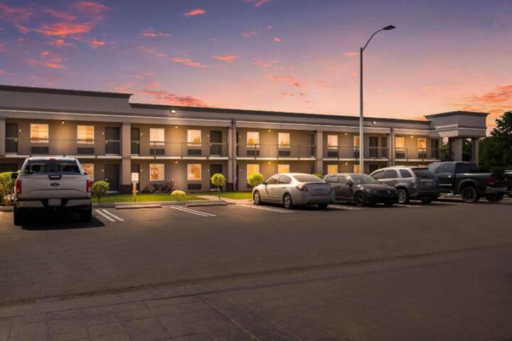 Clarion Inn & Suites Russellville I-40