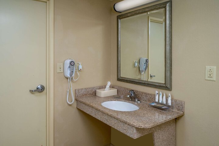 Room 33 of 54
