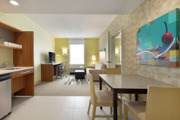Room 16 of 28
