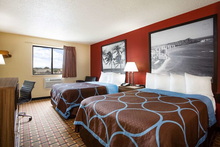 Room 8 of 16