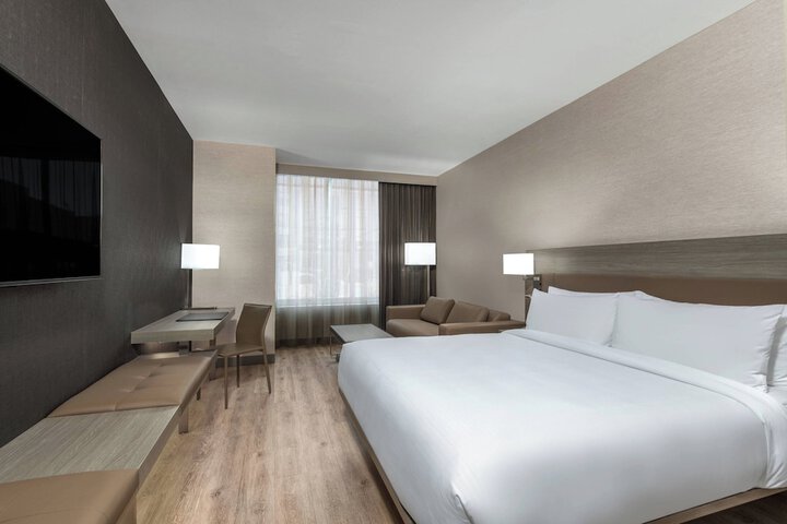 Room 33 of 63