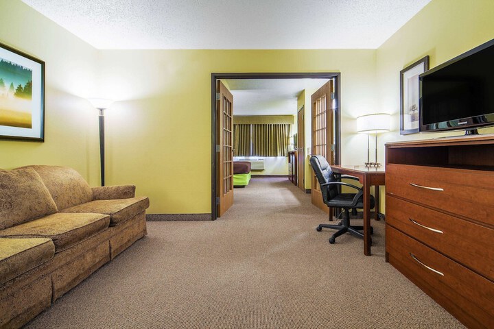 Room 13 of 19