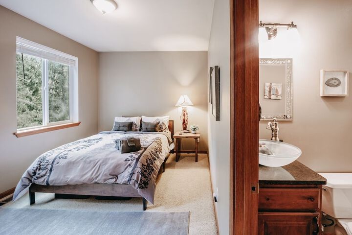 20gs - Wifi - F / p - W/d - Sleeps 6 3 Bedroom Home by RedAwning