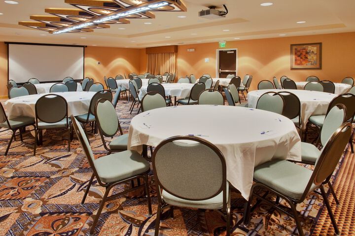 Ballroom/Hall 54 of 60