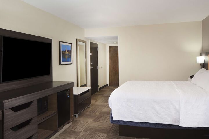 Hampton Inn Charleston-Southridge