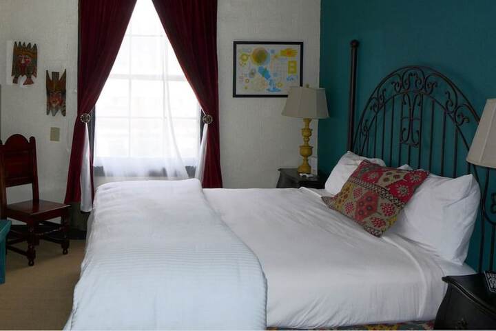 The Holland Hotel