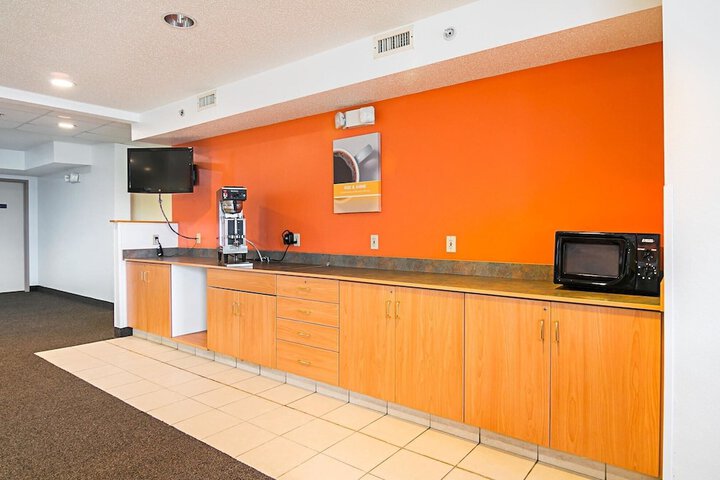 Motel 6 Sycamore IL