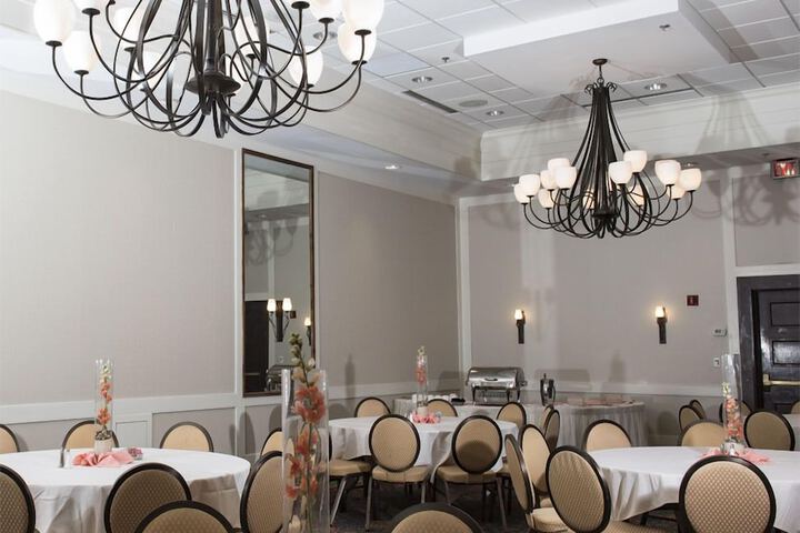 Ballroom/Hall 78 of 115