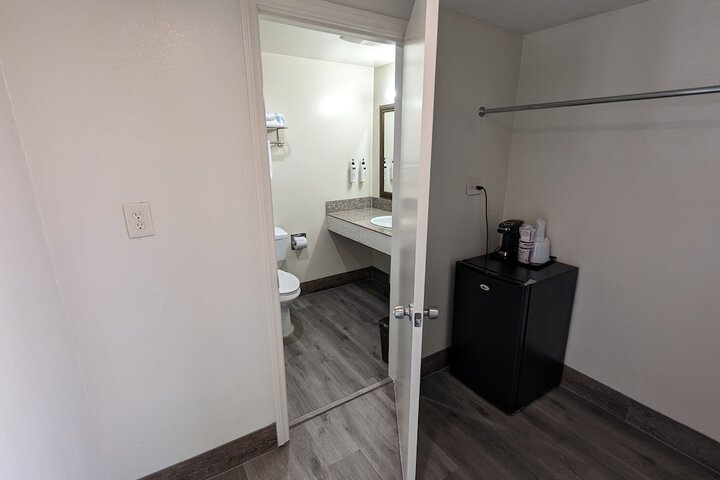 Room 46 of 49