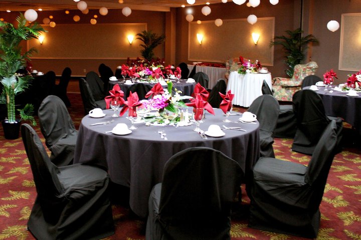Ballroom/Hall 63 of 76
