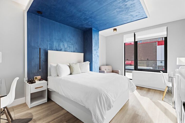 Global Luxury Suites at the Arches