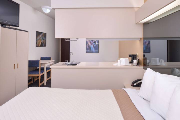 Room 27 of 35
