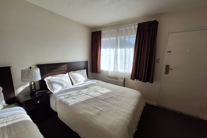 Leisure Lodge Motel