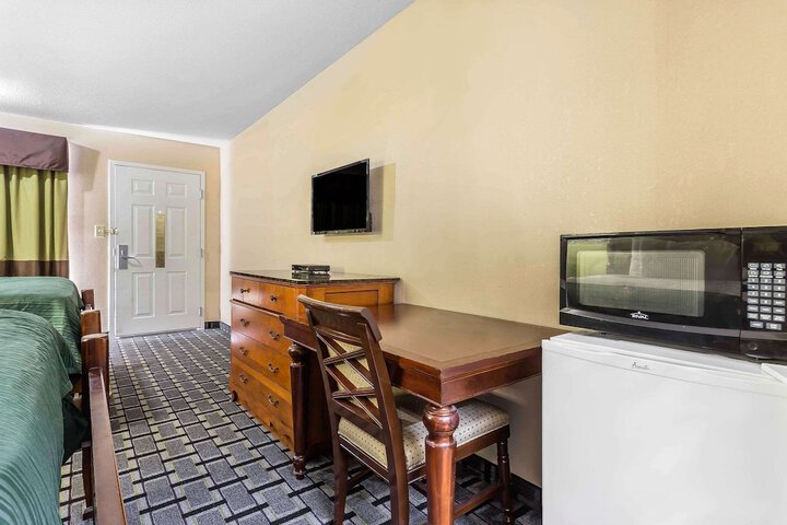 Room 10 of 27