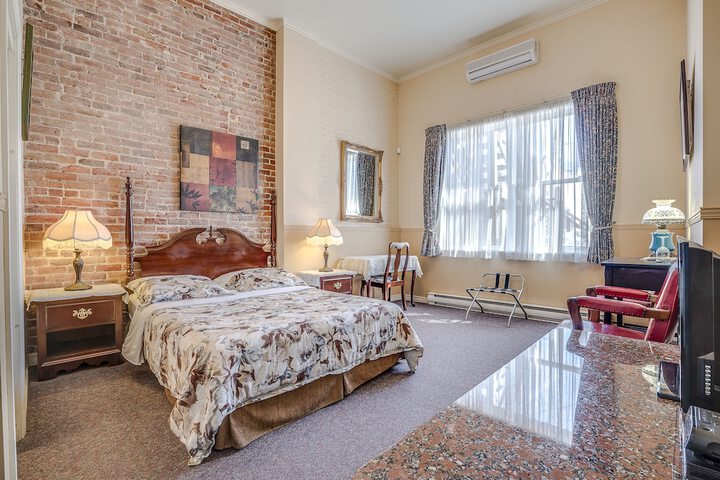 Room 32 of 50