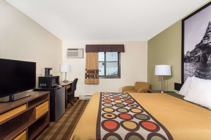 Room 8 of 17