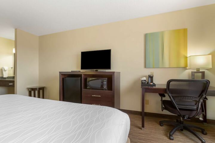 Best Western Plus The Four Corners Inn
