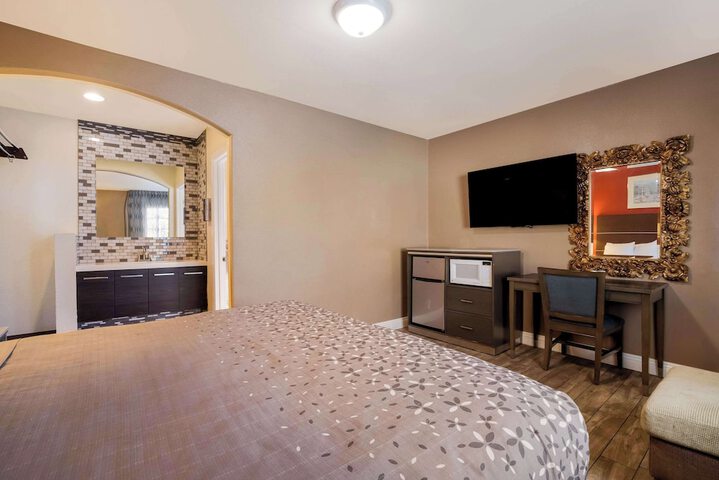 Room 21 of 40