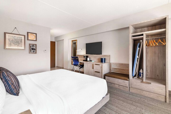 Room 30 of 43