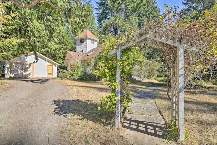 Cozy black Bear Retreat by Mount Rainier!