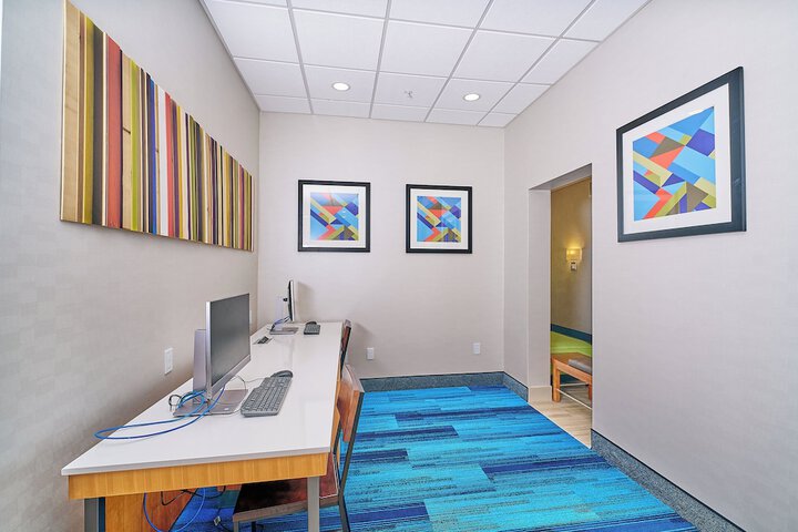 Holiday Inn Express Charleston-Civic Center by IHG