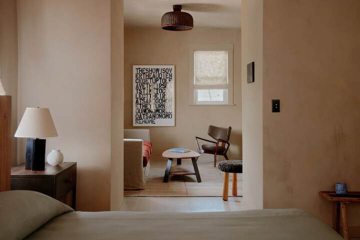 Room 16 of 28