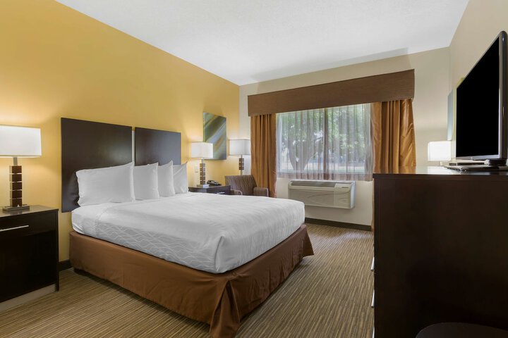 Best Western Plus The Four Corners Inn