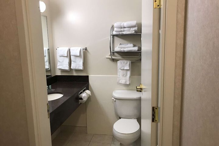Room 8 of 40