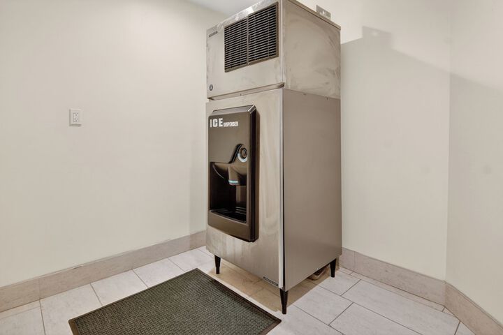 Holiday Inn & Suites Dallas-Addison by IHG