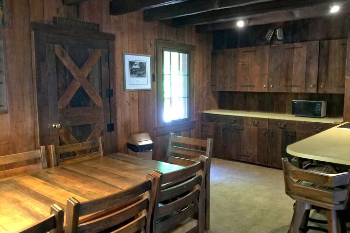 84SW - Sauna - Soaker Tub - Fireplace - Sleeps 6