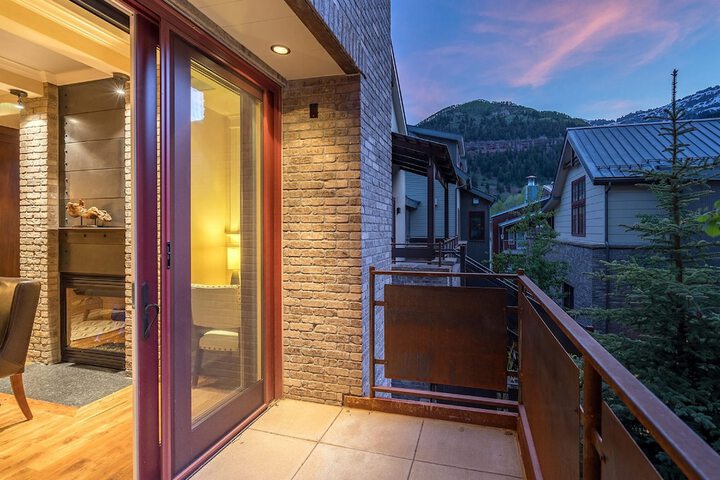 Element 52 Auberge Collection