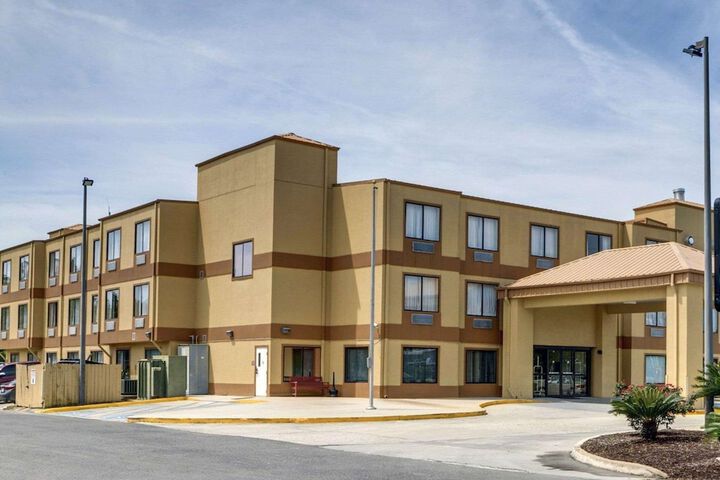Hotel 3 of 68