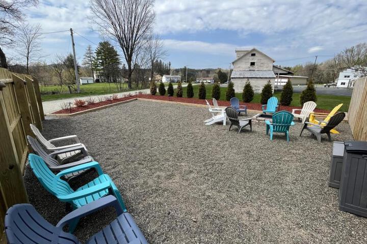 2 Bed Berkshire Apt minutes to Jiminy Peak Ski